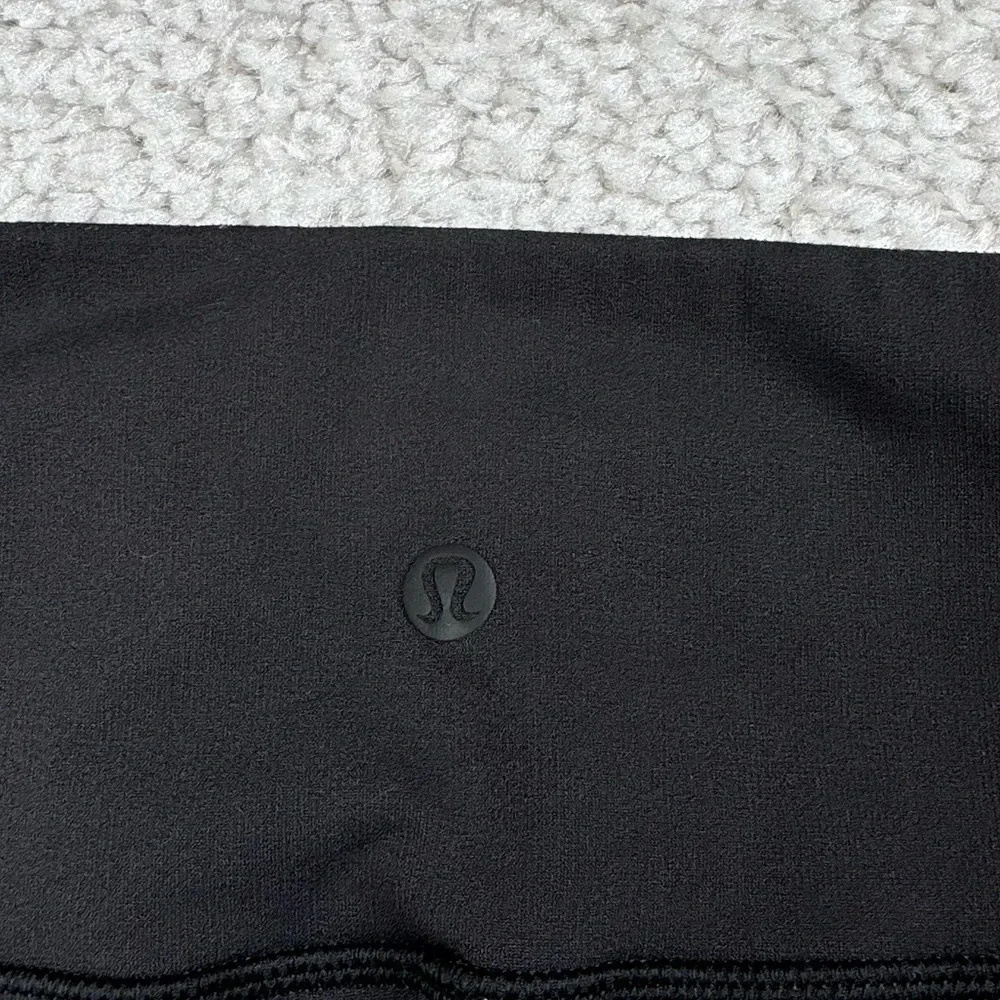 Lululemon Reveal Crop in Black. Mesh Sides. Size 12 or XL